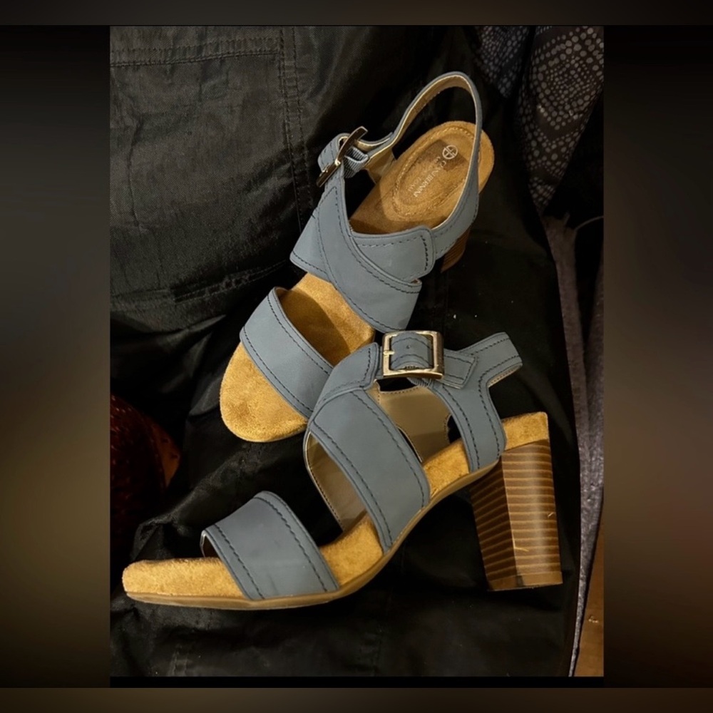 Giani Bernini Blue/Gray Janet Memory Foam Strappy Block Heel Sandals with Buckle